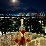Four Seasons 5 Stars
